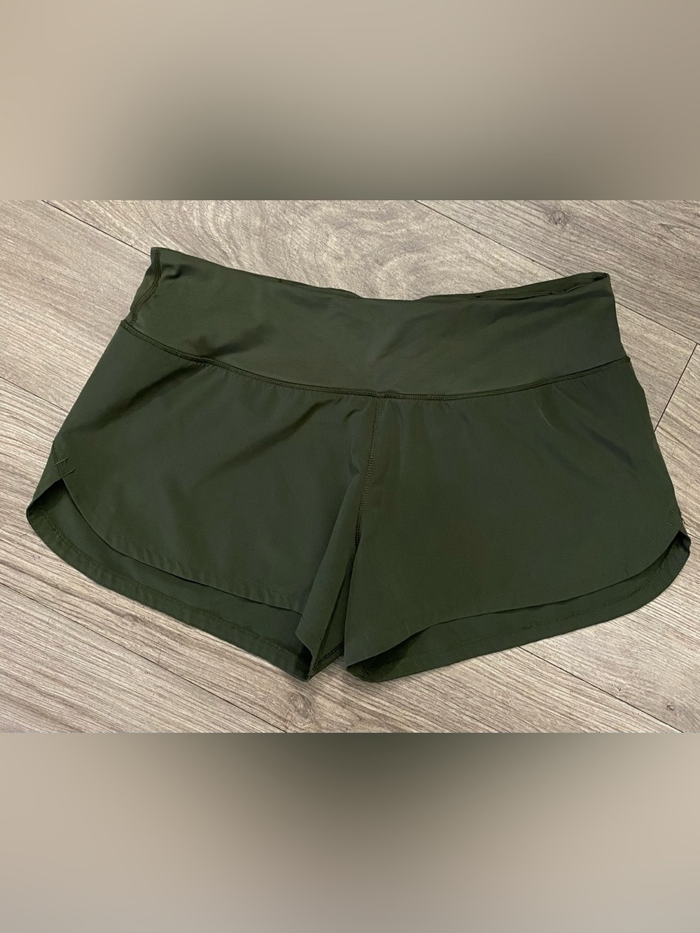 Vuori Olive Women’s Omni Performance Running Shorts